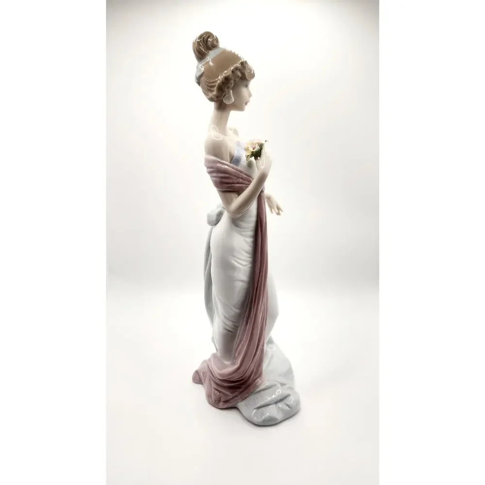 Lladro 6366 Summer Infatuation Figurine 12.5